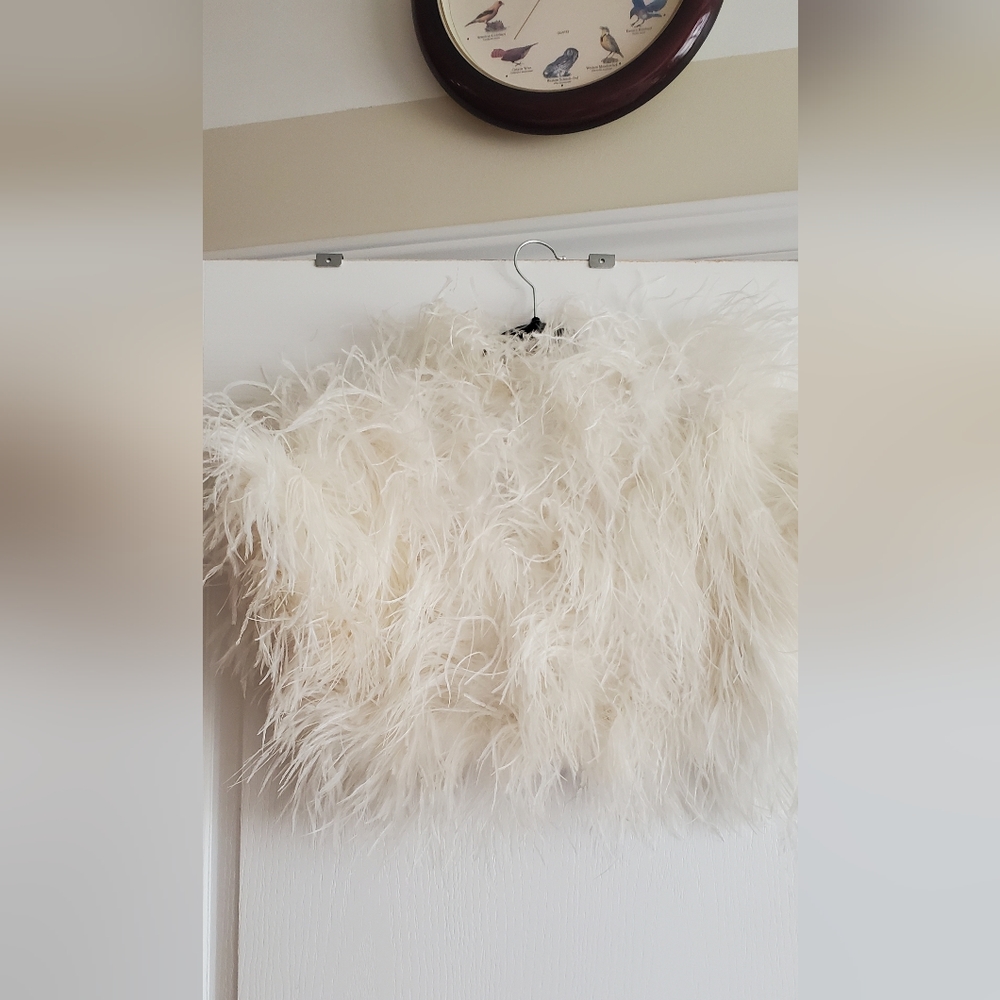 Elegant White Feathered Women's Shawl